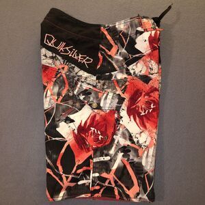 Quiksilver Men’s Vibrant Swim Trunks Men’s size Medium Board Shorts